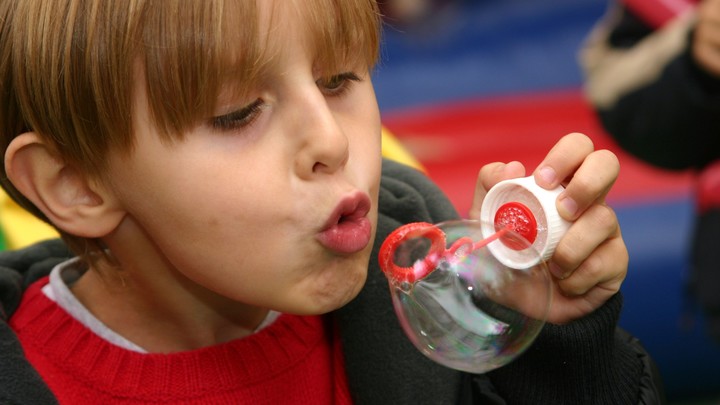 Французские учёные разработали нелопающиеся 400 дней мыльные пузыри