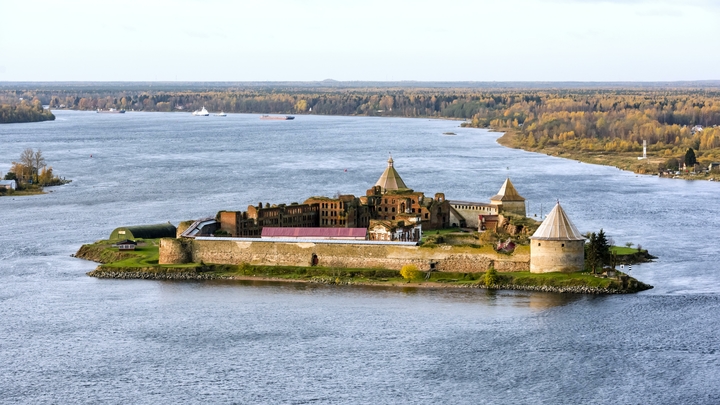 Из Санкт-Петербурга в крепость Орешек запустили «Метеор»