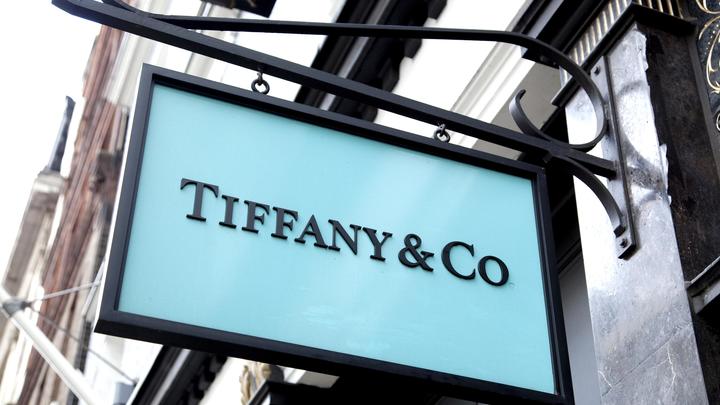 Пассажирка из Германии попыталась провести через границу украшения от «Tiffany & Co» за 1,2 миллиона