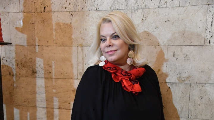 Они под пули идут? Поплавская камня на камне не оставила от новогоднего ценника звёзд