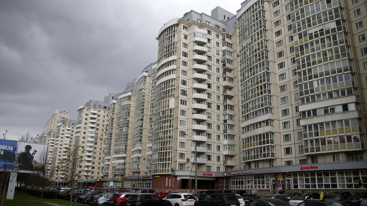 Синоптики советуют петербуржцам утепляться. Циклон несет в город дождевые облака и холод