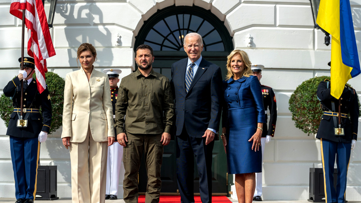 Просто всё немного откладывается. Эксперт - о причине отсутствия в бюджете США денег на Украину