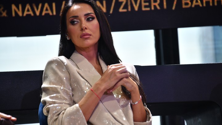 Алсу продаёт шикарную пятикомнатную квартиру с сауной в центре Москвы