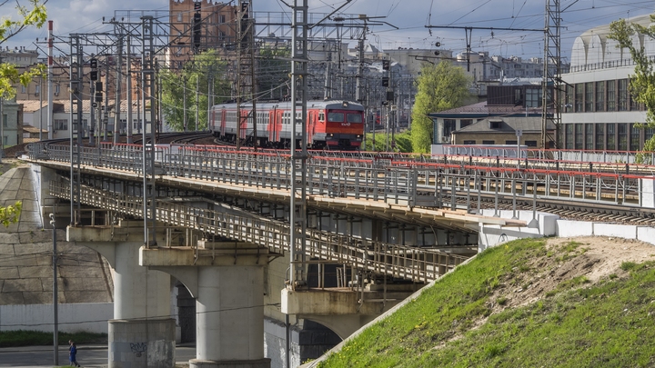 В Екатеринбурге из-за подозрительного предмета на рельсах остановлено движение поездов