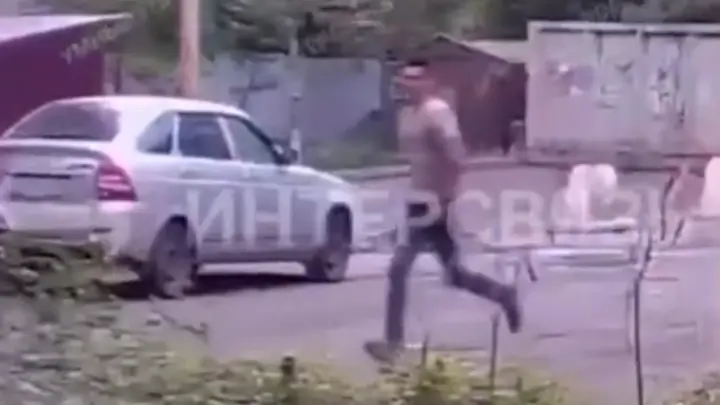 В Челябинске неизвестный преследовал девушку, чтобы унизительно шлёпнуть