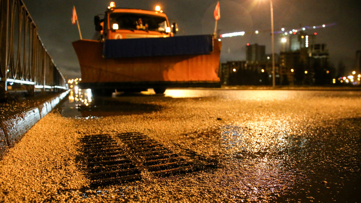 Первый снег в Краснодаре: на дороги вышли 26 единиц спецтехники