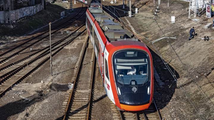 Впервые в Свердловской области машинистом электрички стала женщина
