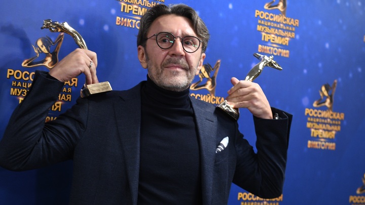 Шнуров вступил в Партию Роста. В какую партию вступит Ольга Бузова? - В Рунете предлагают варианты