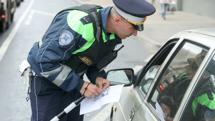 В Новосибирске автомобиль Toyota перевернулся на Тёщином языке