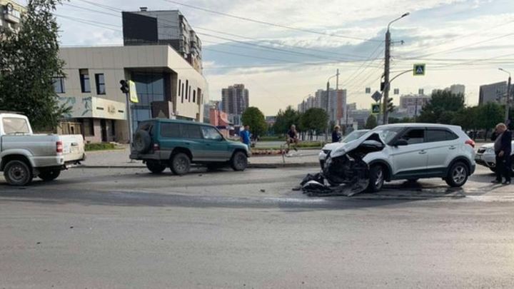 В Челябинске Грэта попала в ДТП на перекрестке