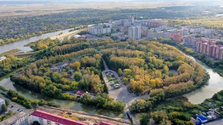 Курганцам показали, как ремонтируют парк и набережную