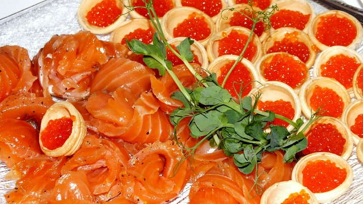 Без сосисок, колбасы и икры: Что включить в меню для каждого переболевшего COVID-19