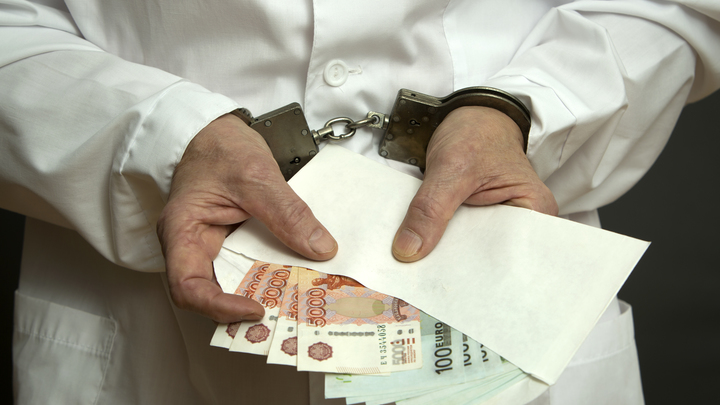 Адвокат экс-полицейского Захарченко задержан за крупную взятку