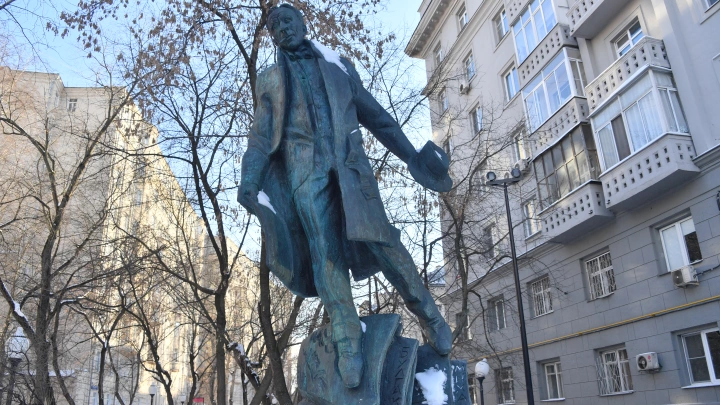 Классика в новом обличье: 14 иллюстраторов переосмыслили Собачье сердце для арт-издания