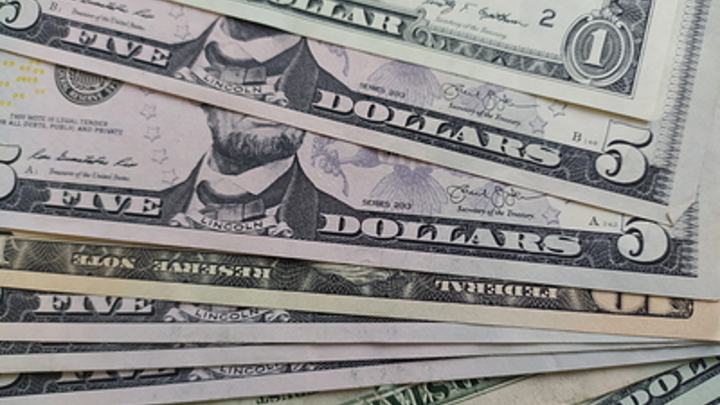 Украина не сможет выплатить 1,4 мрд долларов госдолга к осени — Bloomberg