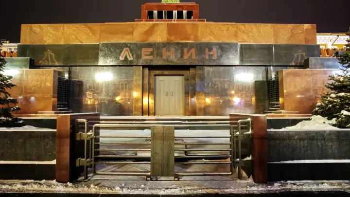 Почти 60% «за»: большинство высказались за вынос тела Ленина из мавзолея