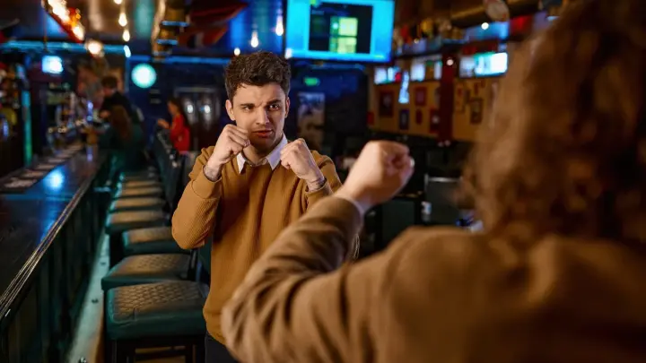 Жарко не только на кухне. В Саках владелец ресторана арестован за дебош в кафе конкурентов