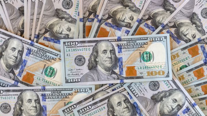 Тысячи долларов парализовали трассу в США. Очевидцы разбогатели - но ненадолго