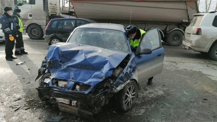 В массовом ДТП под Нижним Тагилом погибла пенсионерка и еще пятеро ранены