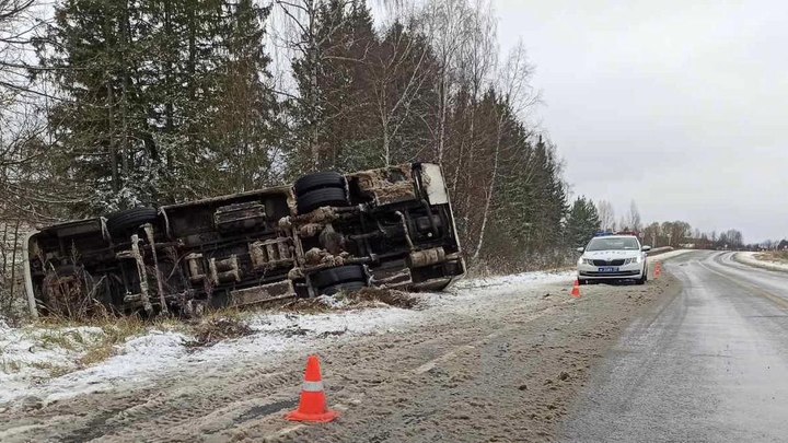 В Палехском районе в перевернувшемся автобусе пострадали шесть человек