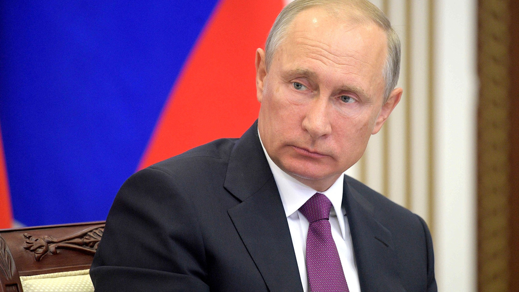Путин: Чванливые чиновники мешают развиваться России Путин: Чванливые чиновники мешают развиваться России