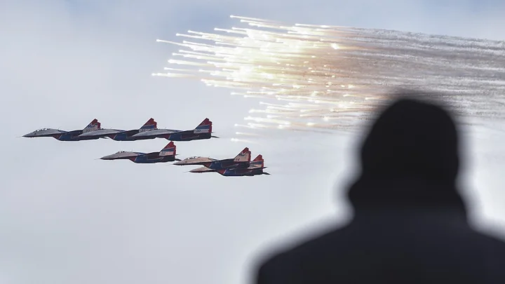 Мир содрогнулся. МиГ-31 полетели на Эстонию: Генерал Липовой дал предупредительный. Готовится ввод дополнительных войск
