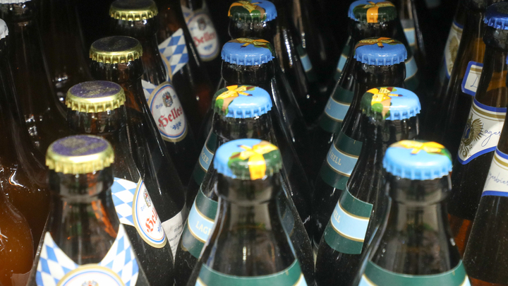 В Новосибирске выставили на продажу коллекцию пивных крышек
