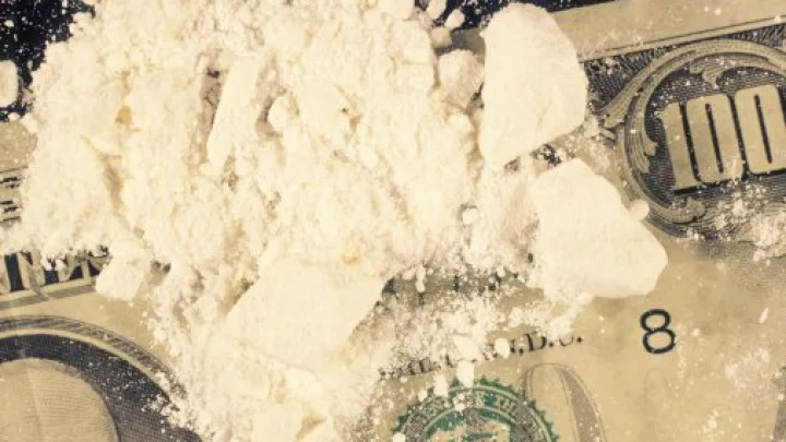 Кривая улыбка, пакетик с порошком. Макрон, Стармер и Мерц не успели убрать со стола