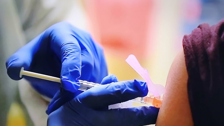 Вакцина даёт двойную защиту? В Центре Гамалеи сделали неожиданное заявление
