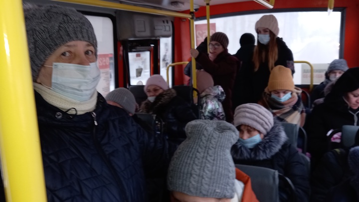 В Екатеринбурге пассажирка автобуса устроила скандал из-за оплаты проезда