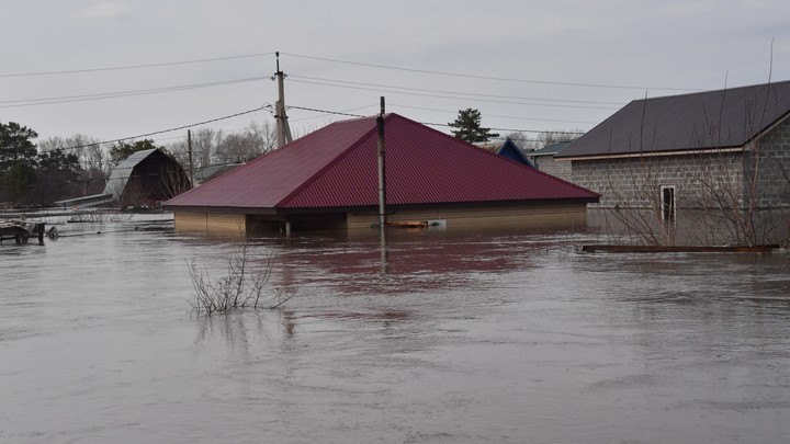 Смыло всё, абсолютно всё: Прорыв дамбы на Киалимском водохранилище - прямая трансляция