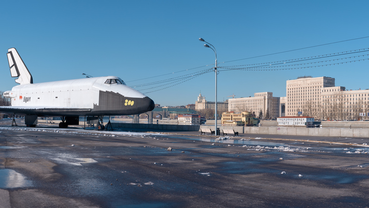 В Свердловскую область привезли космический корабль