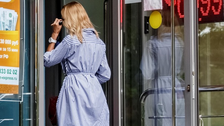 Коллекторы угрожали взорвать школу в Новосибирске из-за долга дочери её сотрудницы