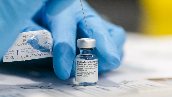 Вакцина Pfizer снова под подозрением: После укола внезапно скончалась здоровая женщина