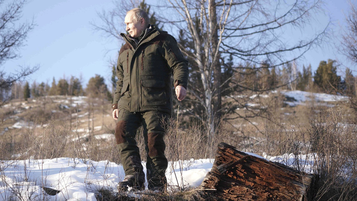 Путин и смартфон: Неожиданные кадры отпуска президента