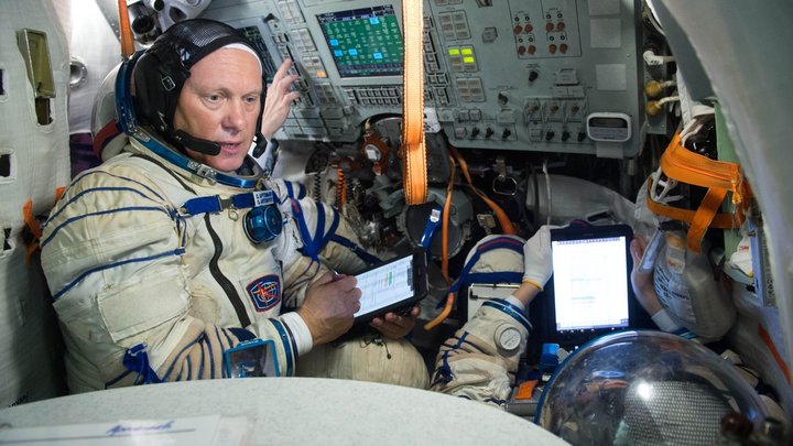 Артемьев - командир: Роскосмос раскрыл секрет торжественной церемонии на МКС