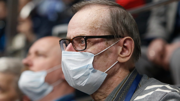 В ожидании нового всплеска COVID-19: о чем предупредил иммунолог Крючков