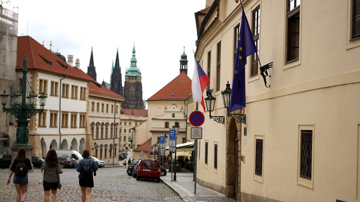 Над жителями Праги нависла новая украинская мать: Люди пугаются и отводят взгляд