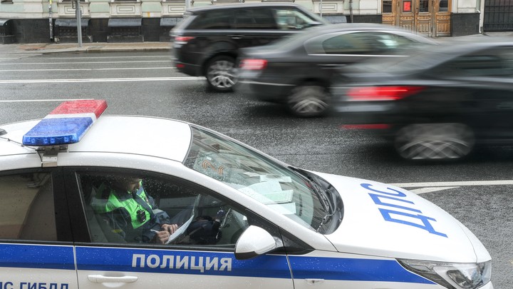 Водитель Ларгуса перевернул машину, пассажир попал в больницу