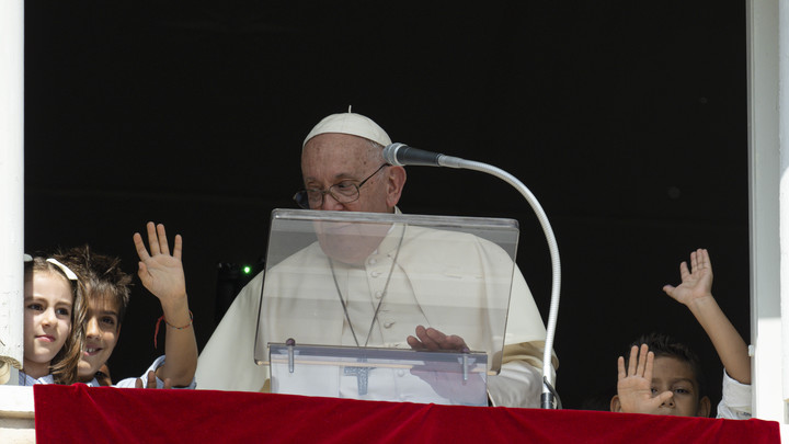 Гомосексуальная мафия снова в деле: Папа римский не устоял перед извращенцами