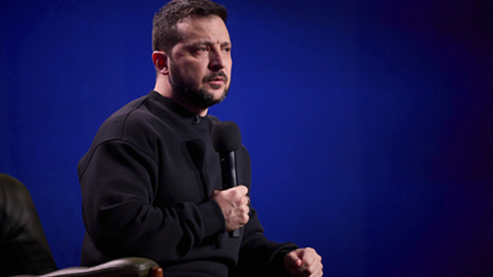 Зеленского держат в тёплой ванне. Окружение президента сделало своё чёрное дело