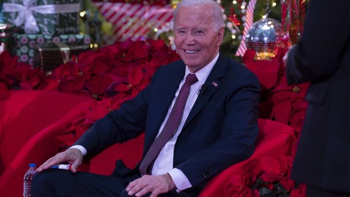 Байден начал первое выступление после трёх терактов в США с шутки