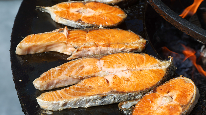 Проба на акробата. Врач рассказала, как распознать замороженные тухлые мясо и рыбу