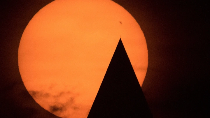 Пятна на Солнце внезапно исчезли: Чем это грозит Земле