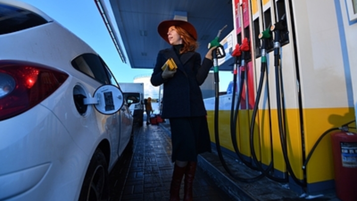 Нарушения даже у Лукойла: Росстандарт составил список АЗС с плохим бензином