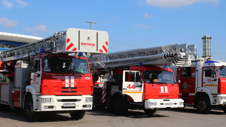 В Новороссийске сгорели две фуры. По словам водителей, их могли поджечь