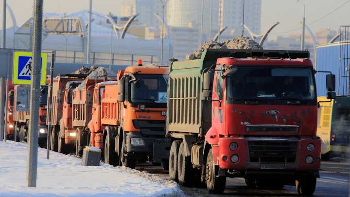 В ГИБДД Кемерова назвали причины транспортного коллапса на Кузнецком мосту