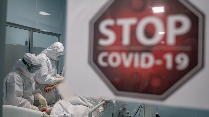 Очень тяжело: Учёный назвал две причины рекордной смертности от COVID-19