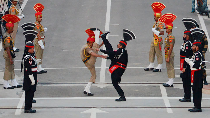 Стенограмма индийского журналиста в WhatsApp вызвала бурю в стакане