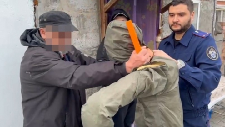 Жителя Самарской области этапировали в Новосибирск за убийство 20-летней давности